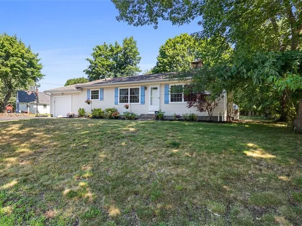 8 Gadoury Ave, Coventry, RI 02816