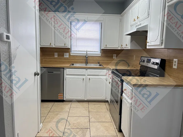 733 W Perry Dr — Photo 9