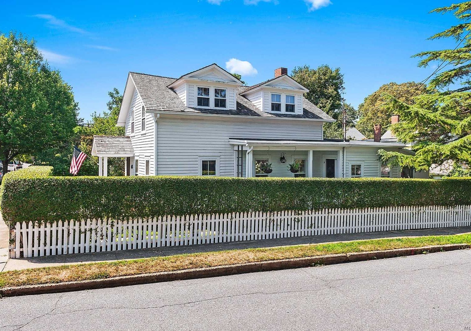 19 Ackerly St Sag Harbor Ny 11963 Mls 3247718 Zillow