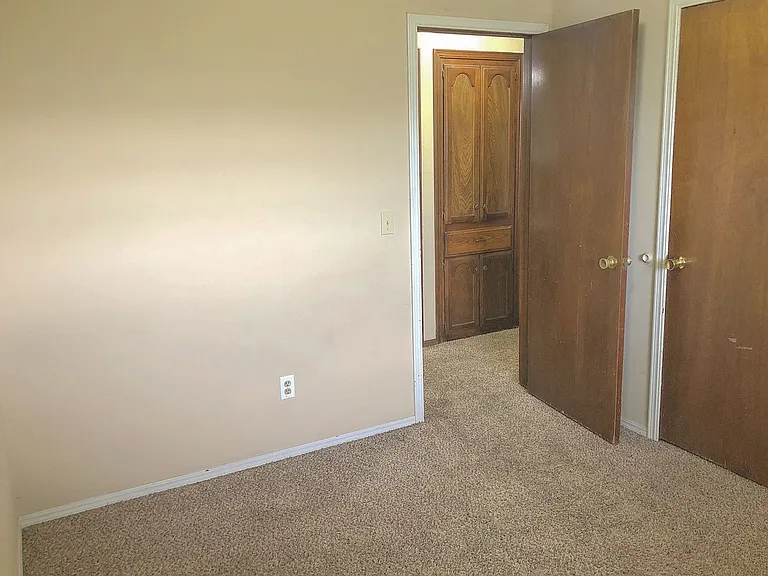 720 Robin Hill Rd — Photo 15