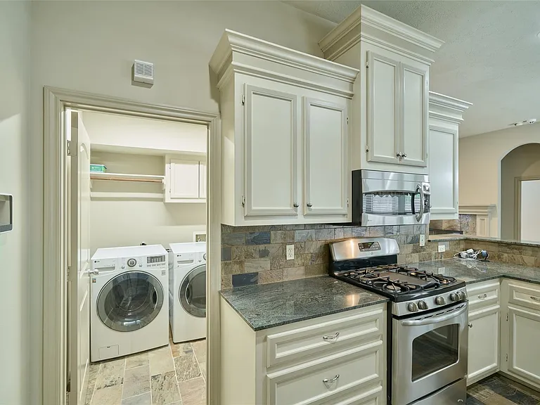 13613 Vail Dr — Photo 16
