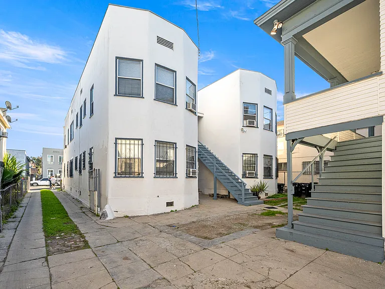 1329 2nd Ave — Photo 25