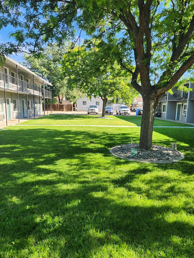 1360 Glenwood Ave — Photo 4
