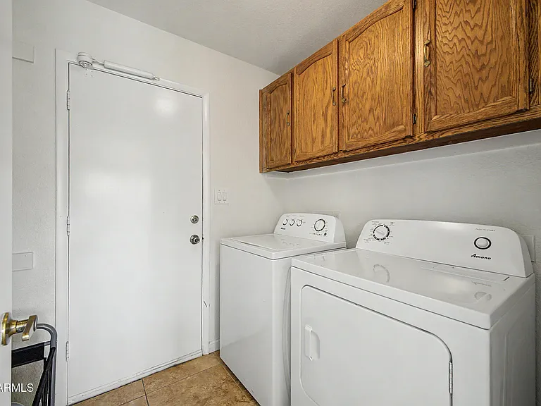 2445 S Catarina — Photo 30