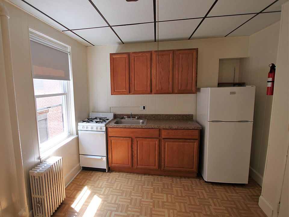 2nd image of 1708 Race St APT D5