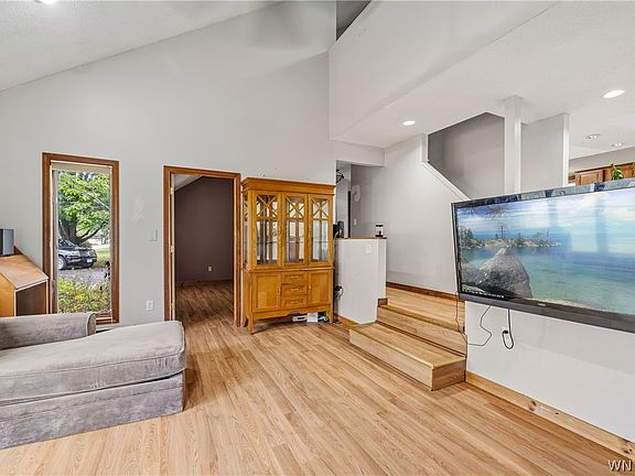 3rd image of 310 Ontario St