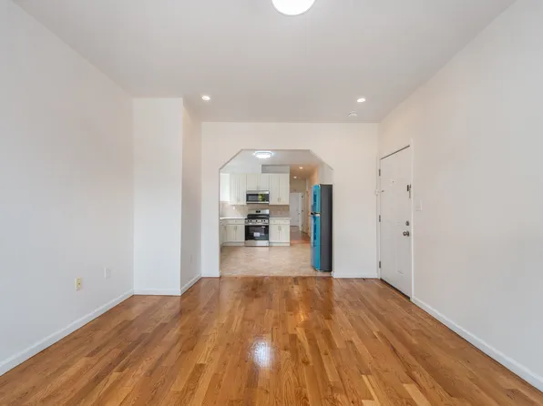 263 S 10th St #2, Newark, NJ 07103