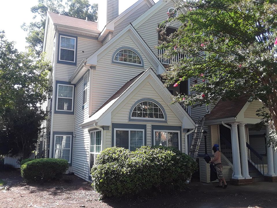1st image of 301 Victoria Pl