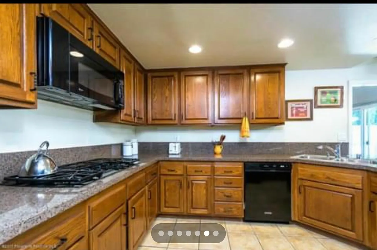 4 bed, 2.5 bath, 2750 sqft, $1,100 — Photo 4