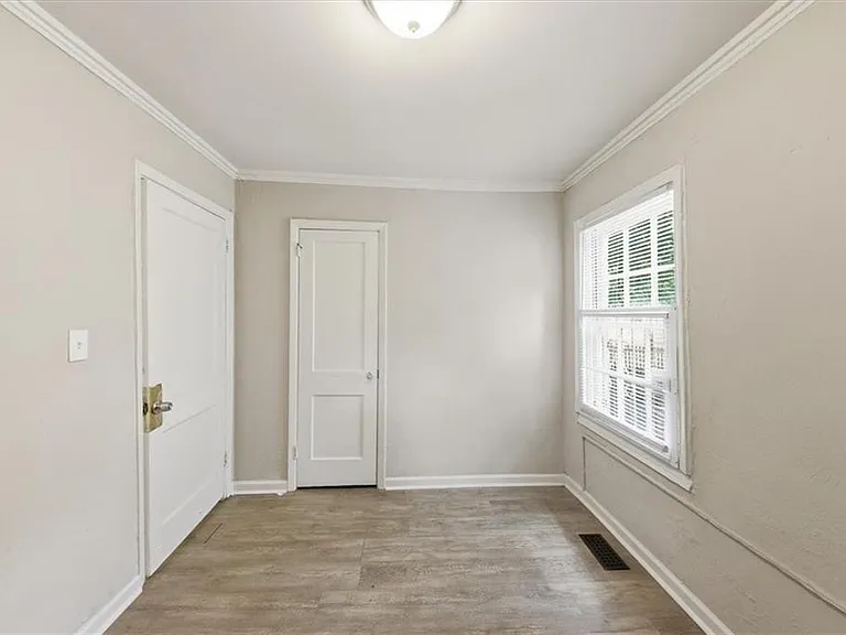 154 Lawton St SW — Photo 17
