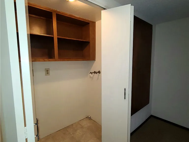 881 W Huntington Dr #G — Photo 19