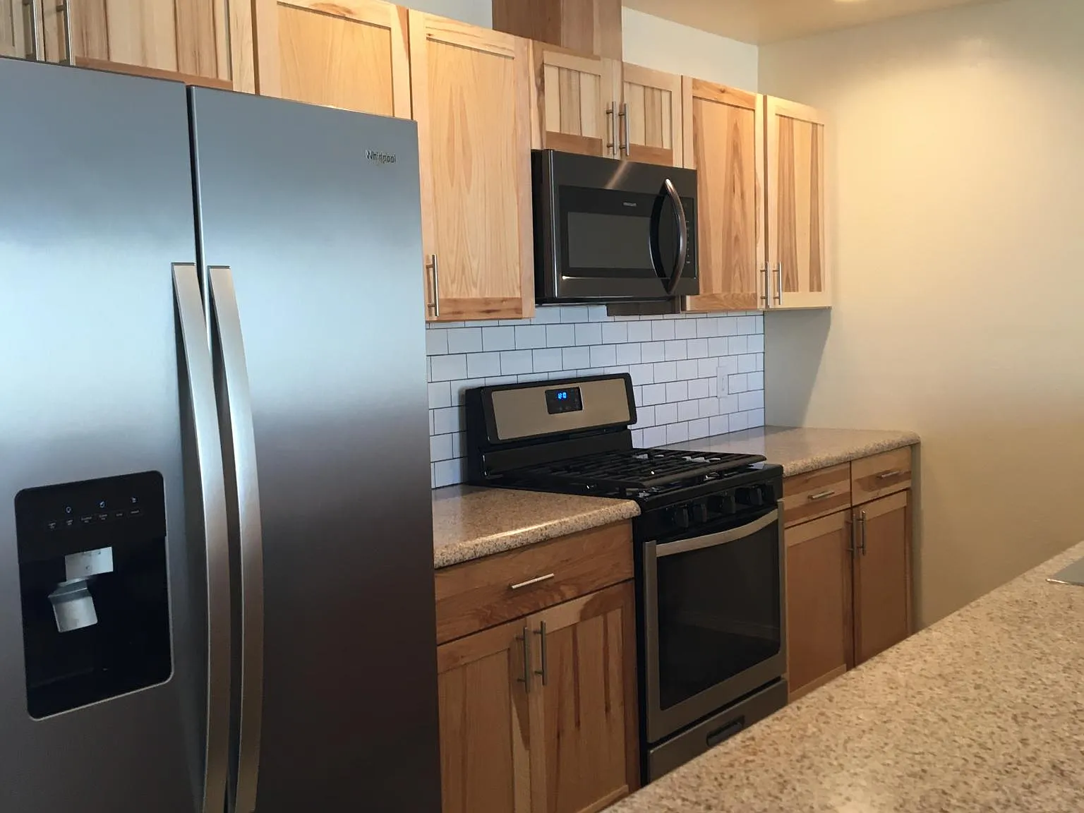 2 bed, 1000 sqft, $1,690 — Photo 3
