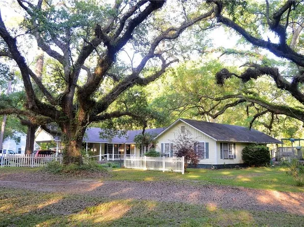 13275 Rasmussen St, Bayou La Batre, AL 36509