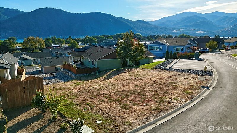 4th image of 516 Village Drive