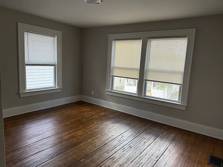 2118 Indiana Ave — Photo 2
