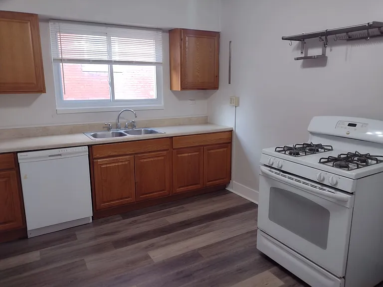 4403 Davison St — Photo 14