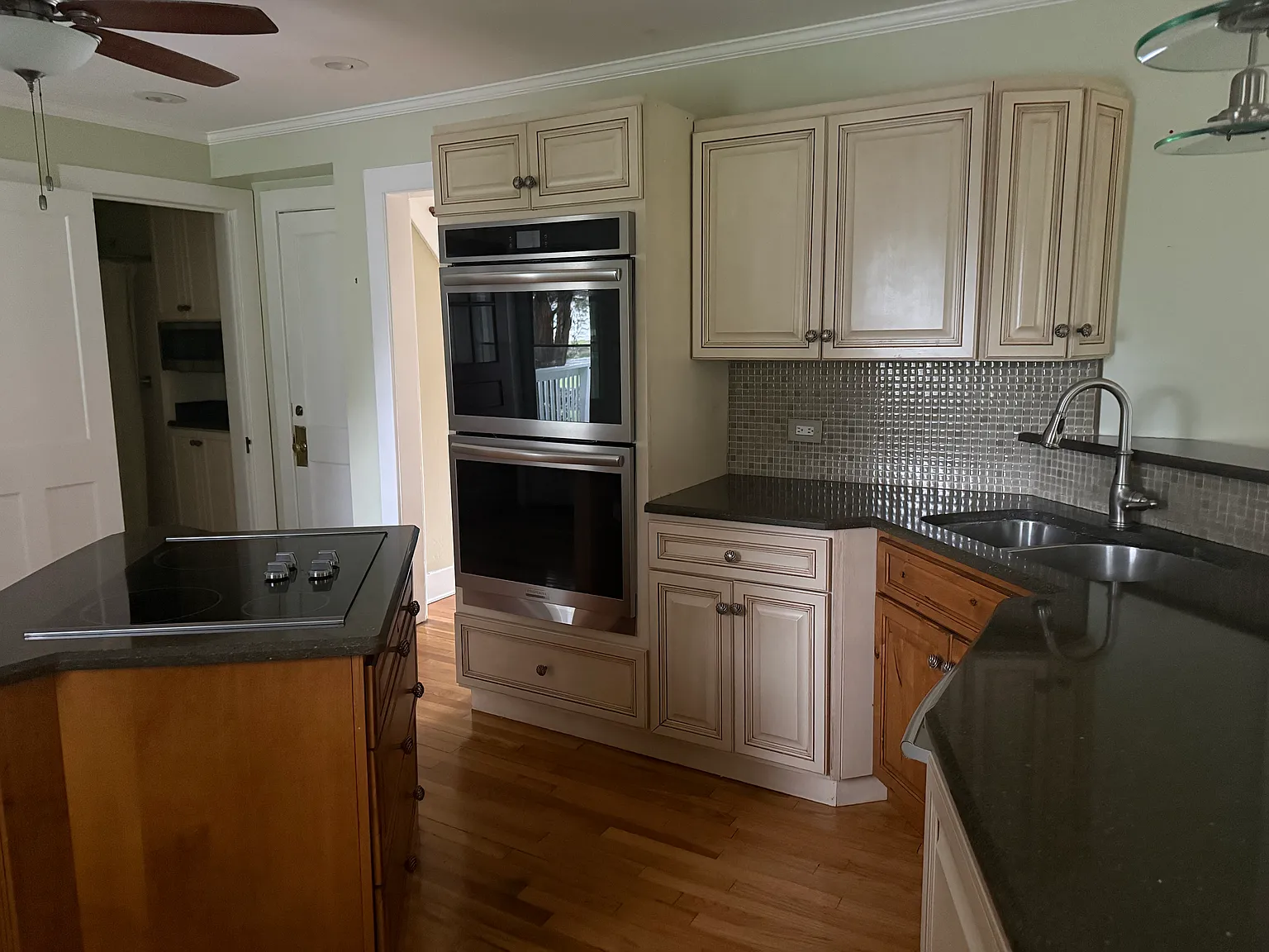 3 bed, 1576 sqft, $3,600 — Photo 4