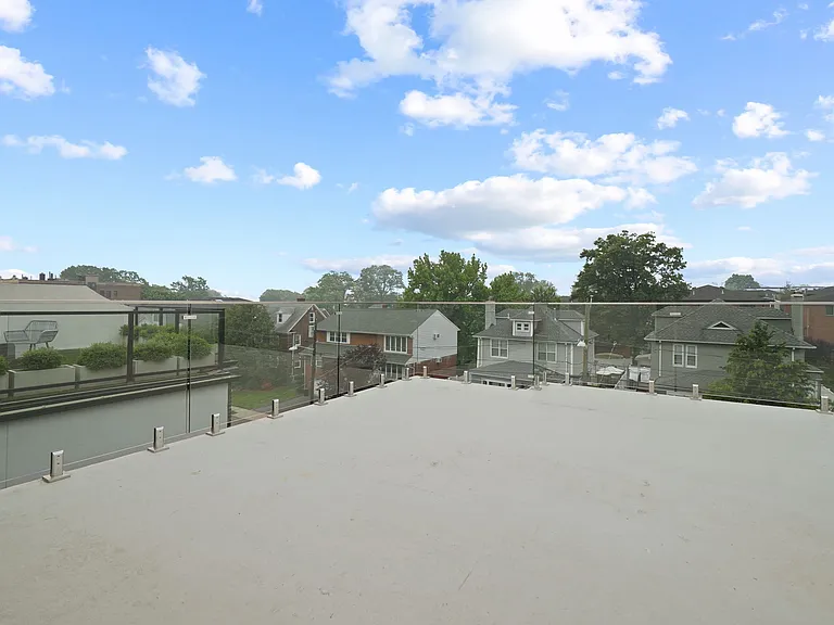61 Lawton Ave #B — Photo 11