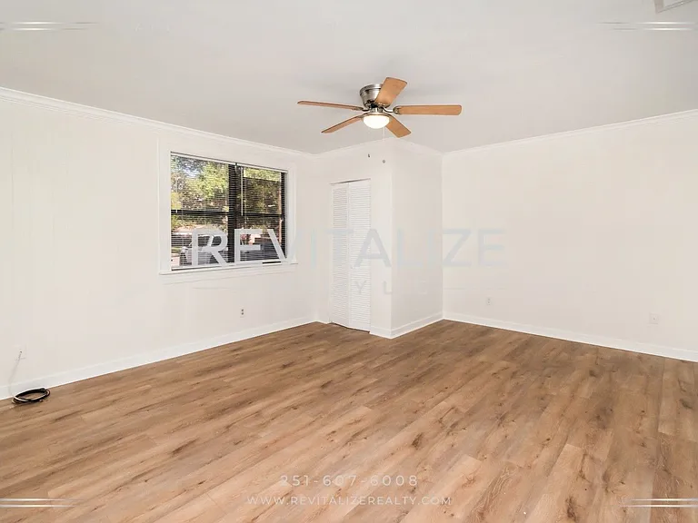 James Street Duplex — Photo 15