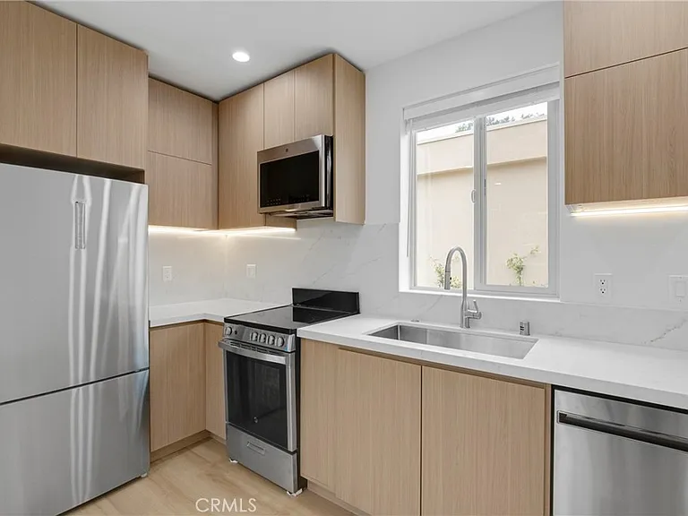 5224 1/2 Strohm Ave — Photo 5