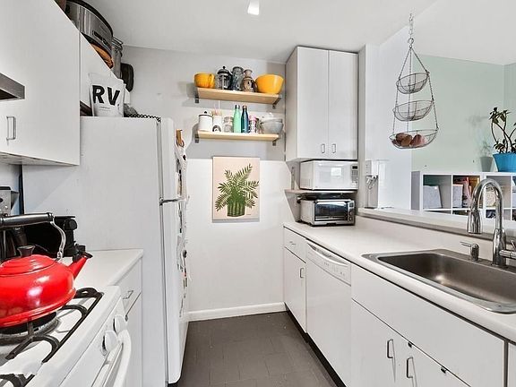 5th image of 173 Smith St #3G