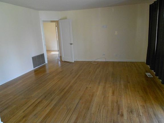 2nd image of 2146 W De Ovan Ave