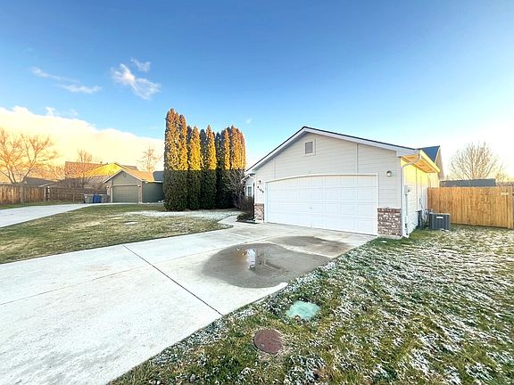3rd image of 4160 E Carnation Ct