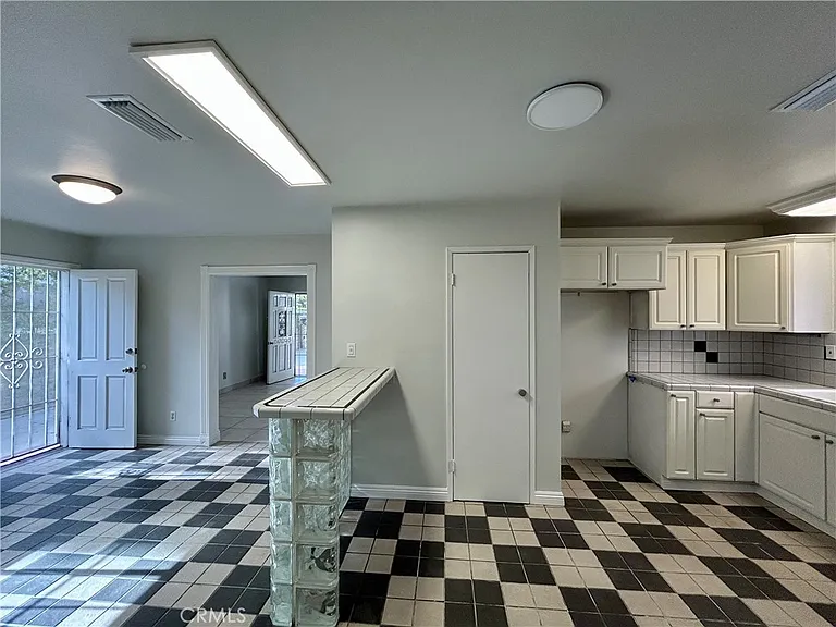 3132 Estado St — Photo 14