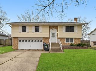 511 Freeman Ave, Streamwood, IL 60107