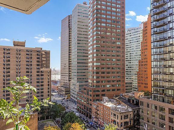 5th image of 77 Fulton St APT 14F