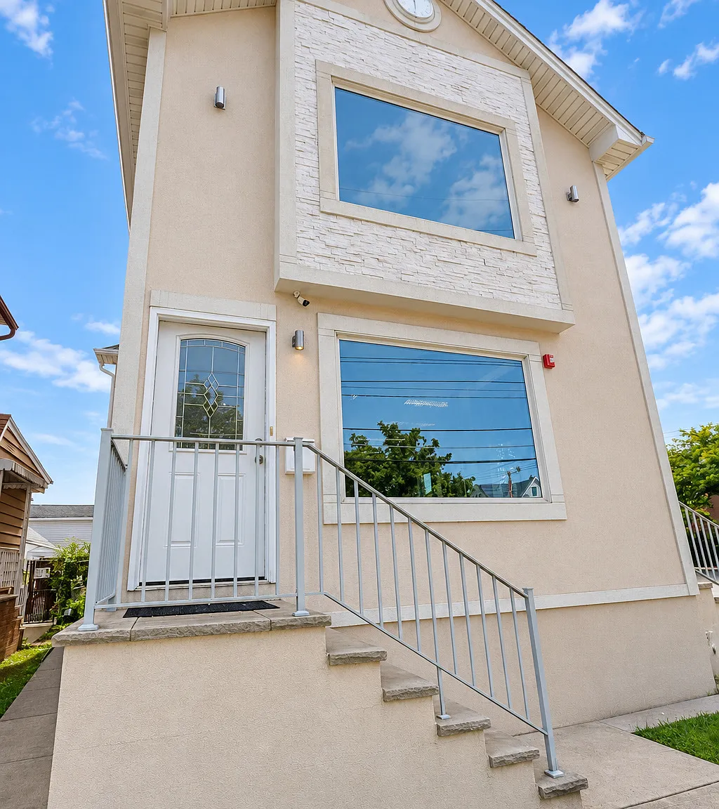3 bed, $2,800 — Photo 1