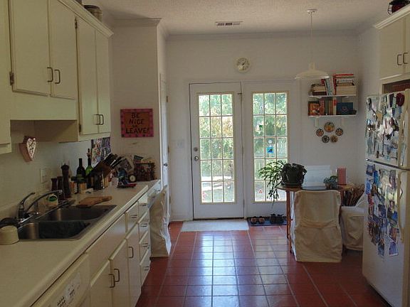 4th image of 152 Peyton Cir