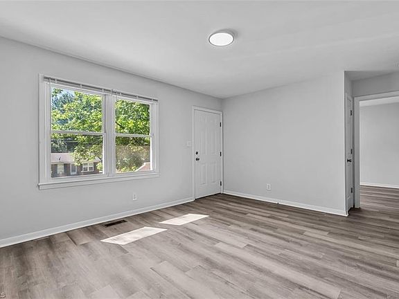 4th image of 621 Spring Garden Cir
