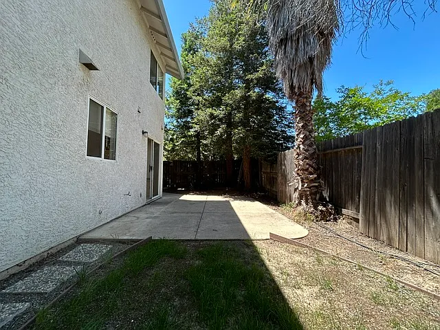 201 Sapphire Ct — Photo 30