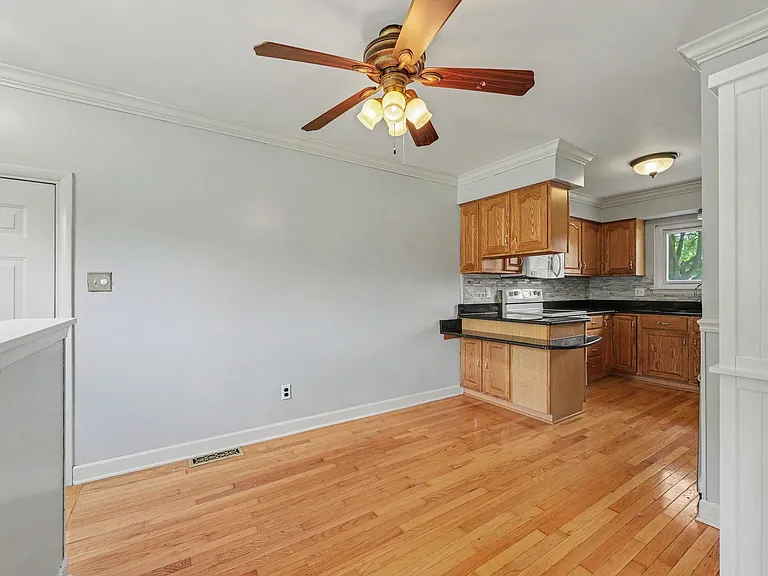 29668 Edward Pl — Photo 5