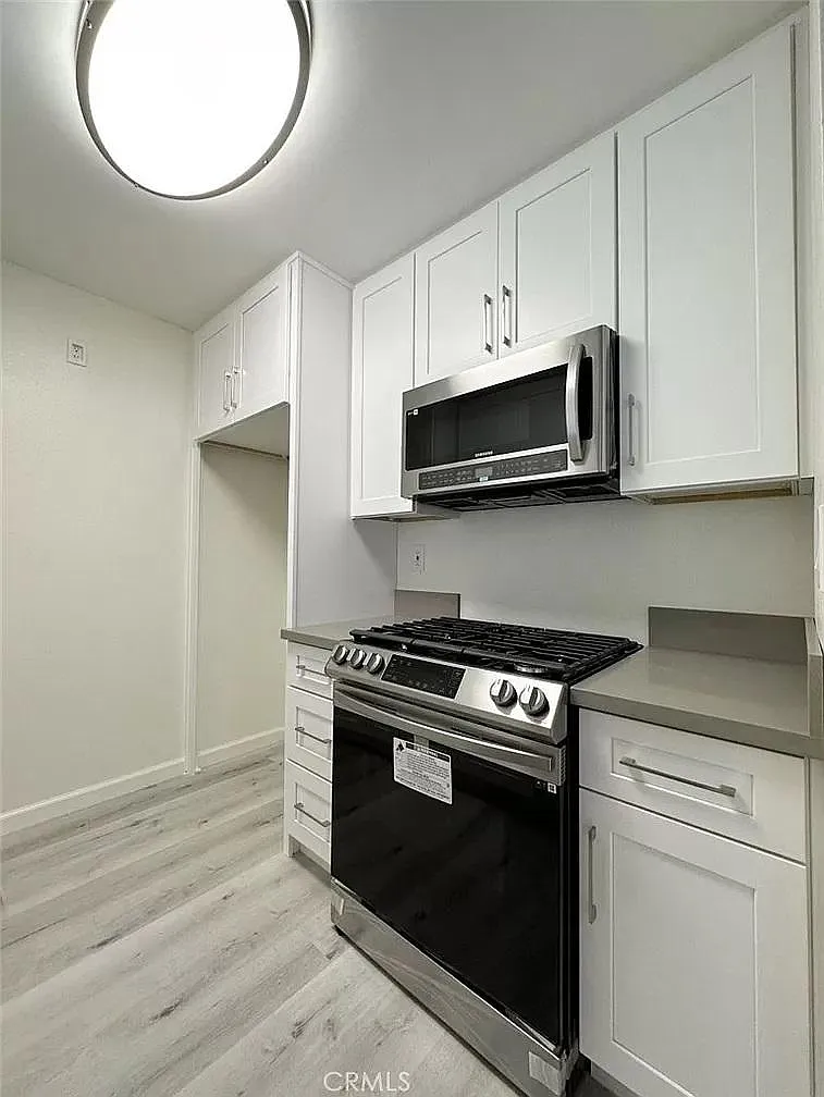 2 bed, 911 sqft, $2,400 — Photo 3