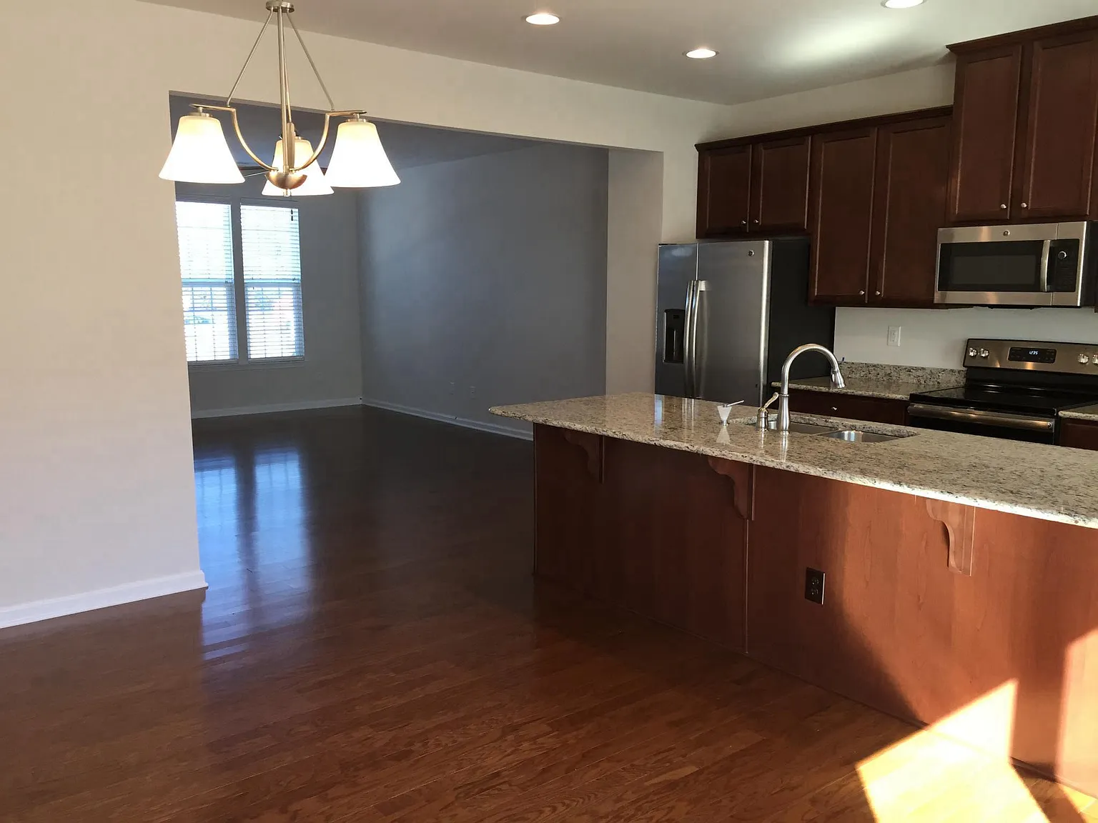 3 bed, 2.5 bath, 1445 sqft, $1,925 — Photo 1