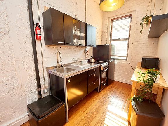 4th image of 170 Elizabeth St #3