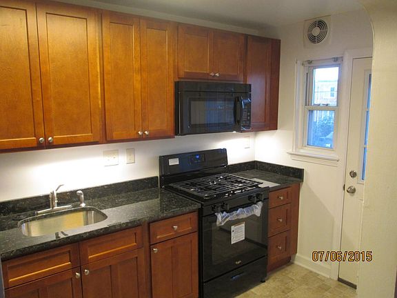 Kitchen gas stove with full grids, microwave under counter lighting