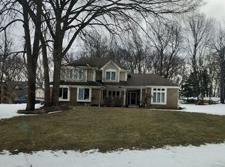 2851 Mystic Valley Dr, White Lake, MI 48383