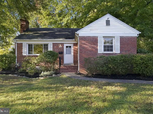 7105 Eastman Dr, Falls Church, VA 22043