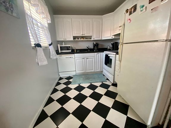 4th image of 269 Seville Ct #L