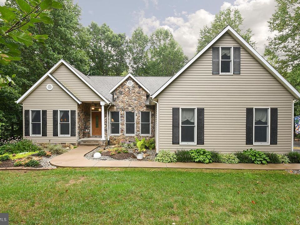 1st image of 3325 Riverbend Ct
