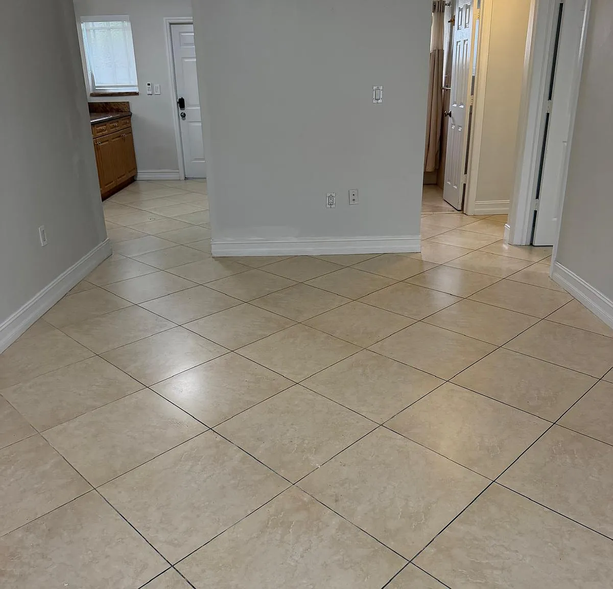 3 bed, 1200 sqft, $3,400 — Photo 4