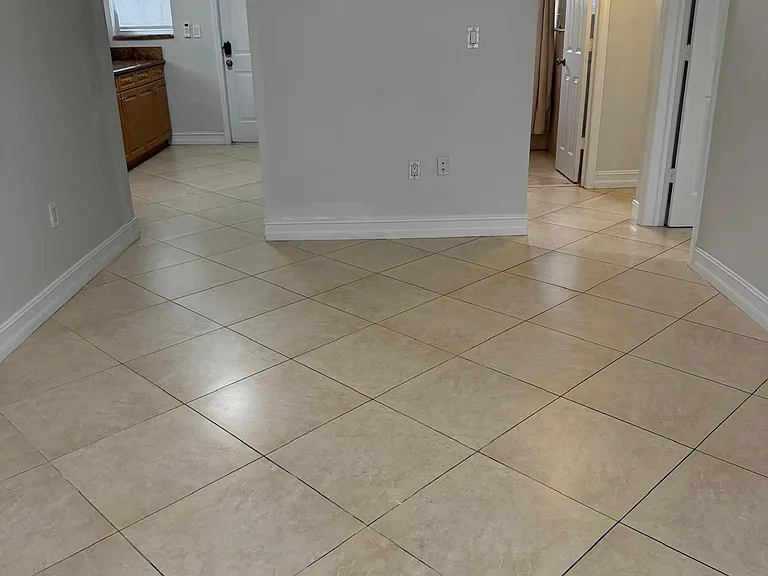 3212 SW 24th Ter — Photo 2