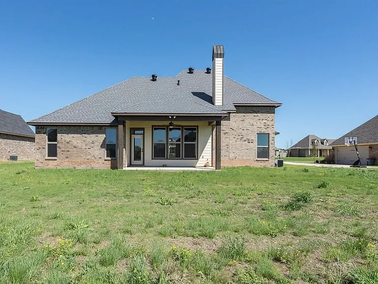 155 Lori Dr — Photo 13