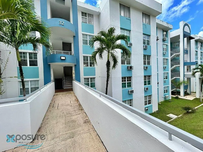 Montecillo Court, Encantada (Condominio) — Photo 1