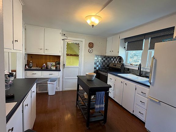 3rd image of 107 Killington Avenue