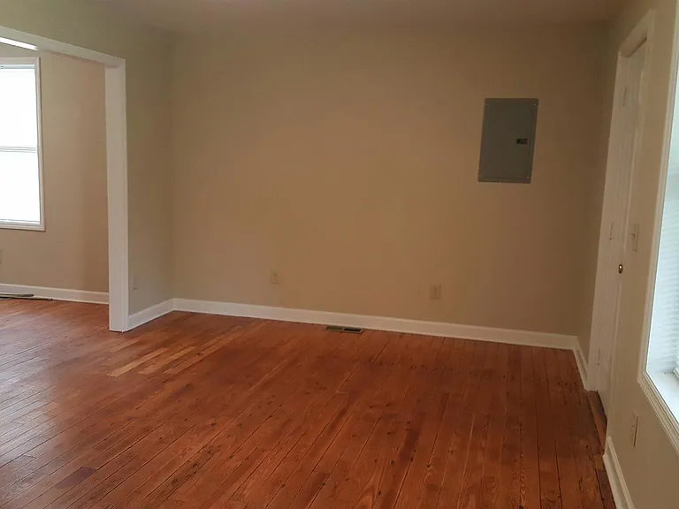 1102 Fowler St — Photo 6