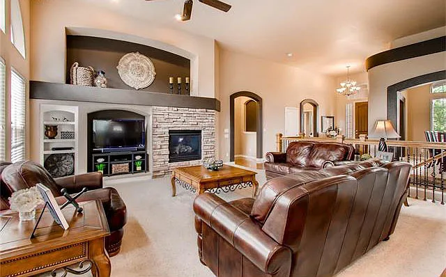 Absolutely Gorgeous Pine Creek Home 5 Bedroom, 5 Bath with fenced yard. — Photo 2